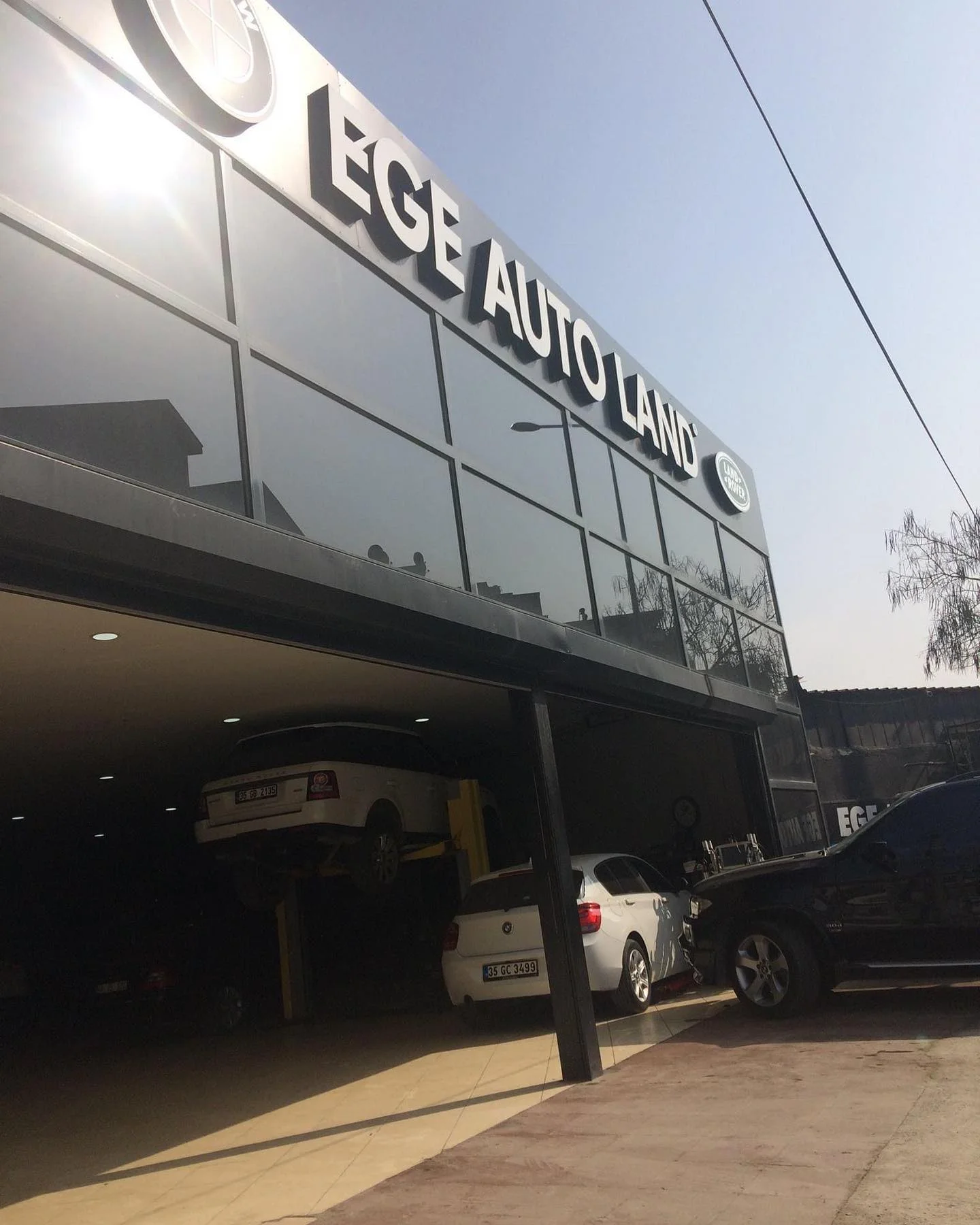 İzmir Ege Auto Land Lüks Araç Servisi Tesis Görünümü